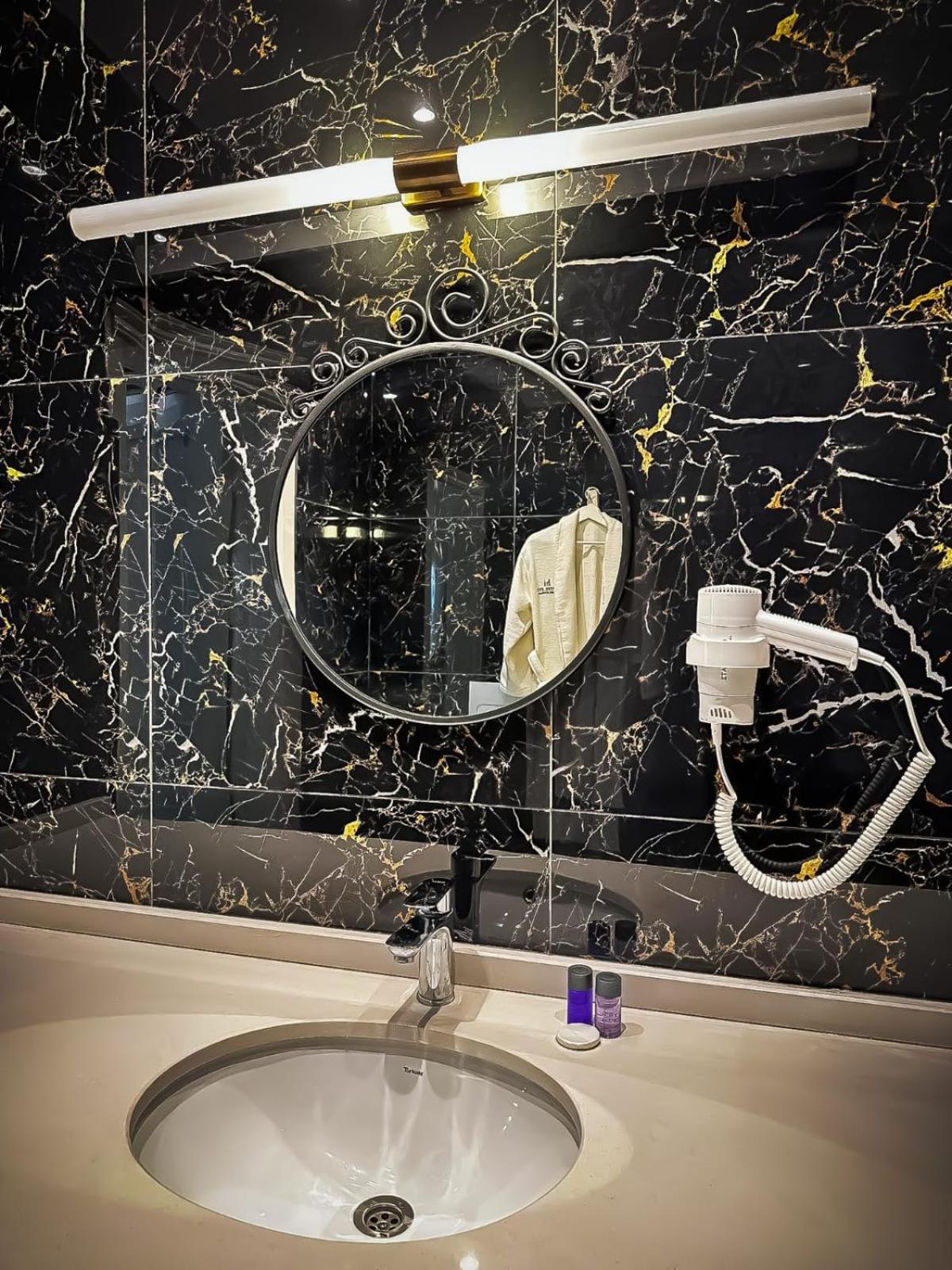 Hi Hotel Ivy Bueyuekada Adalar Kültér fotó
