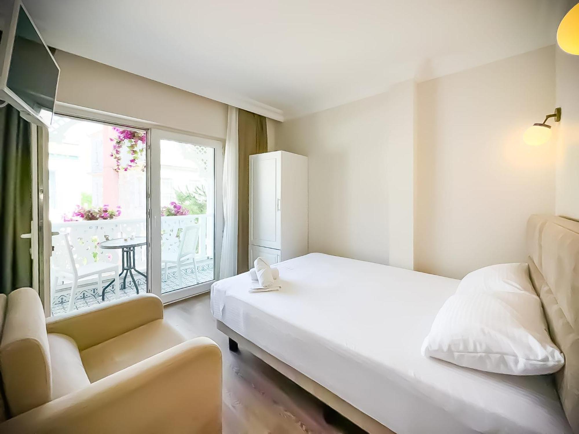 Hi Hotel Ivy Bueyuekada Adalar Kültér fotó